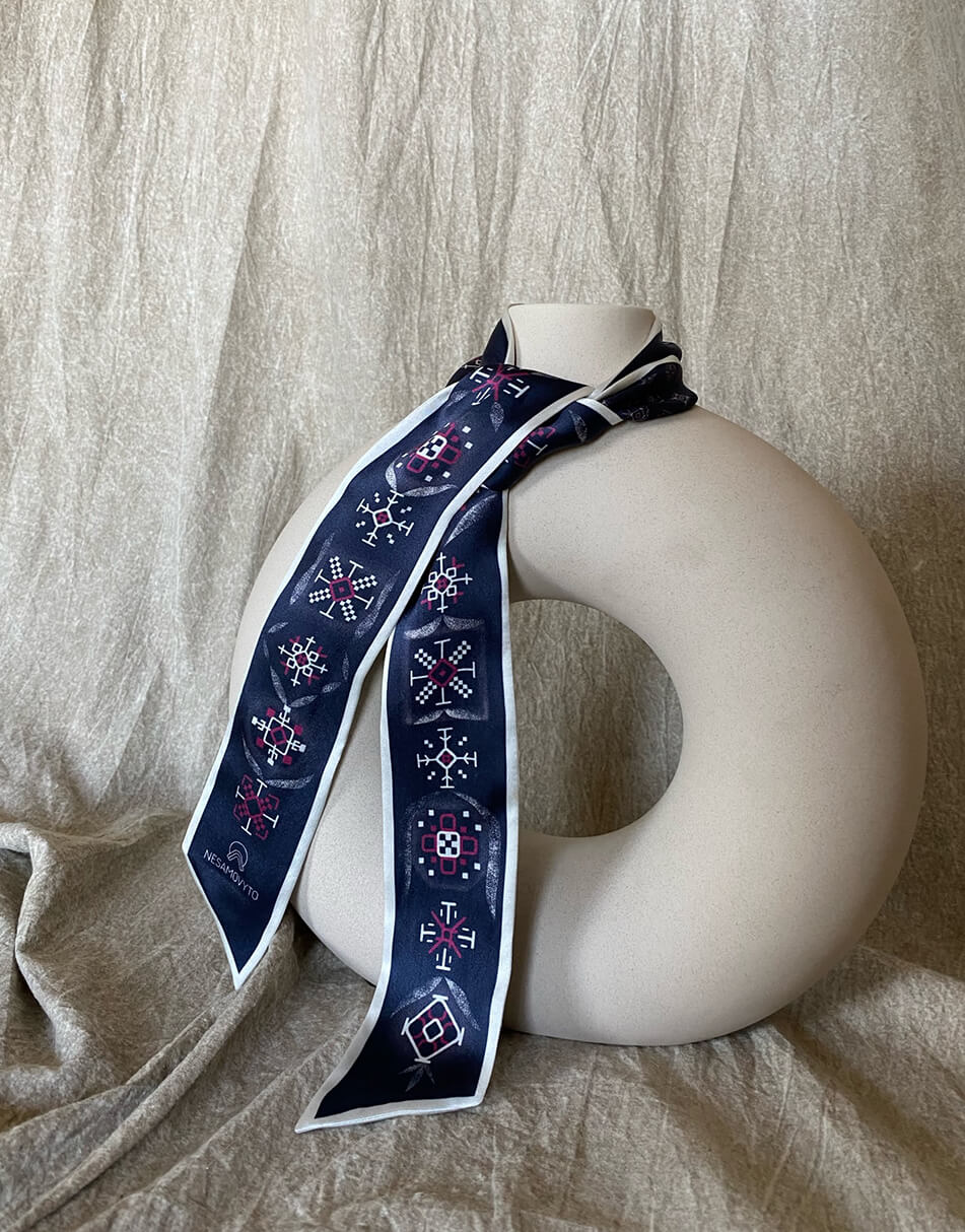 2EB065CF-17D8-40AA-8934-8CADBB06F601 Шовкова хустка твіллі з дизайнерським принтом Мудрість NESAMOVYTO (NST_TM1_tvilli) - фото 7