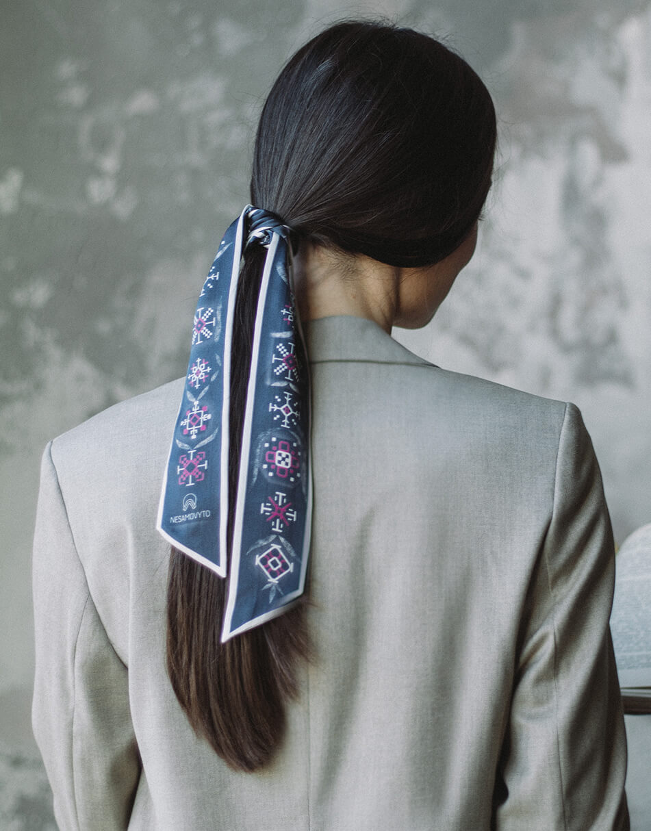 TM1 (3) Шовкова хустка твіллі з дизайнерським принтом Мудрість NESAMOVYTO (NST_TM1_tvilli) - фото 3