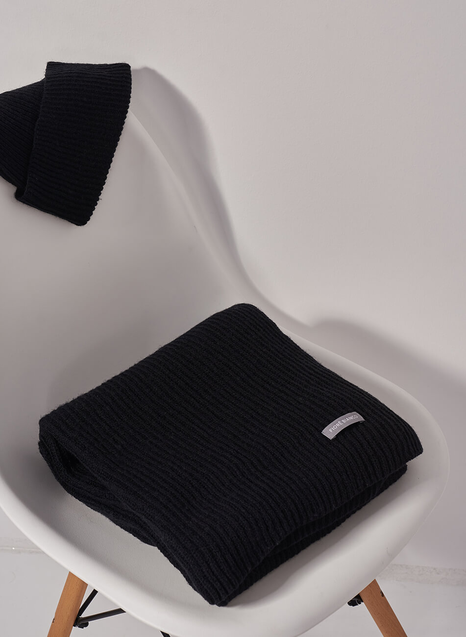 F41F34C0-2533-4D5A-97AB-4BC12A87E212 Шарф з вовни мериноса FIORE BIANCO (FRBC_FBscarf__black) - фото 9