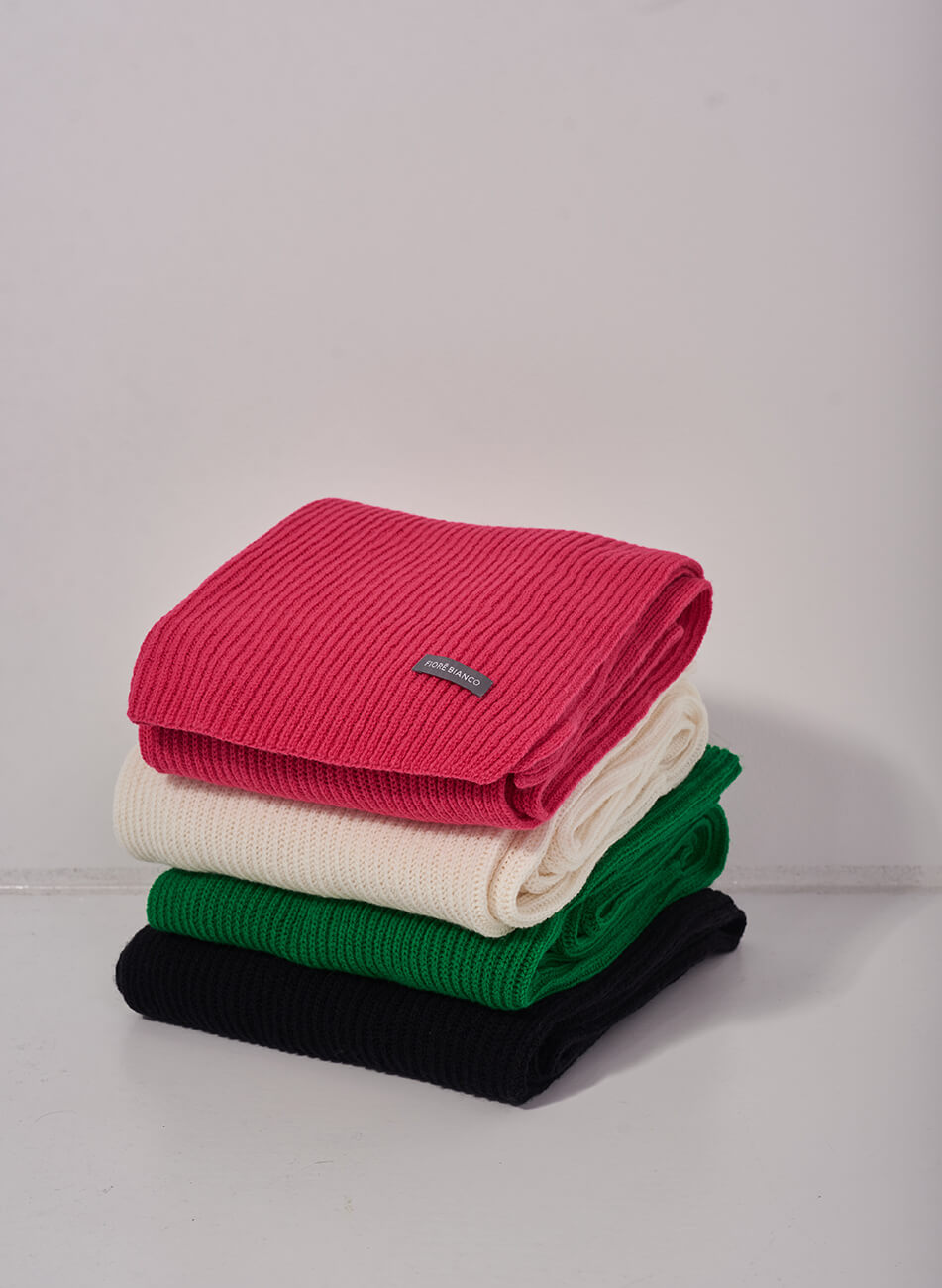 FFAD2FF5-AF03-4FE4-B8AC-253BF3A5C99F Шарф з вовни мериноса FIORE BIANCO (FRBC_FBscarf__black) - фото 10