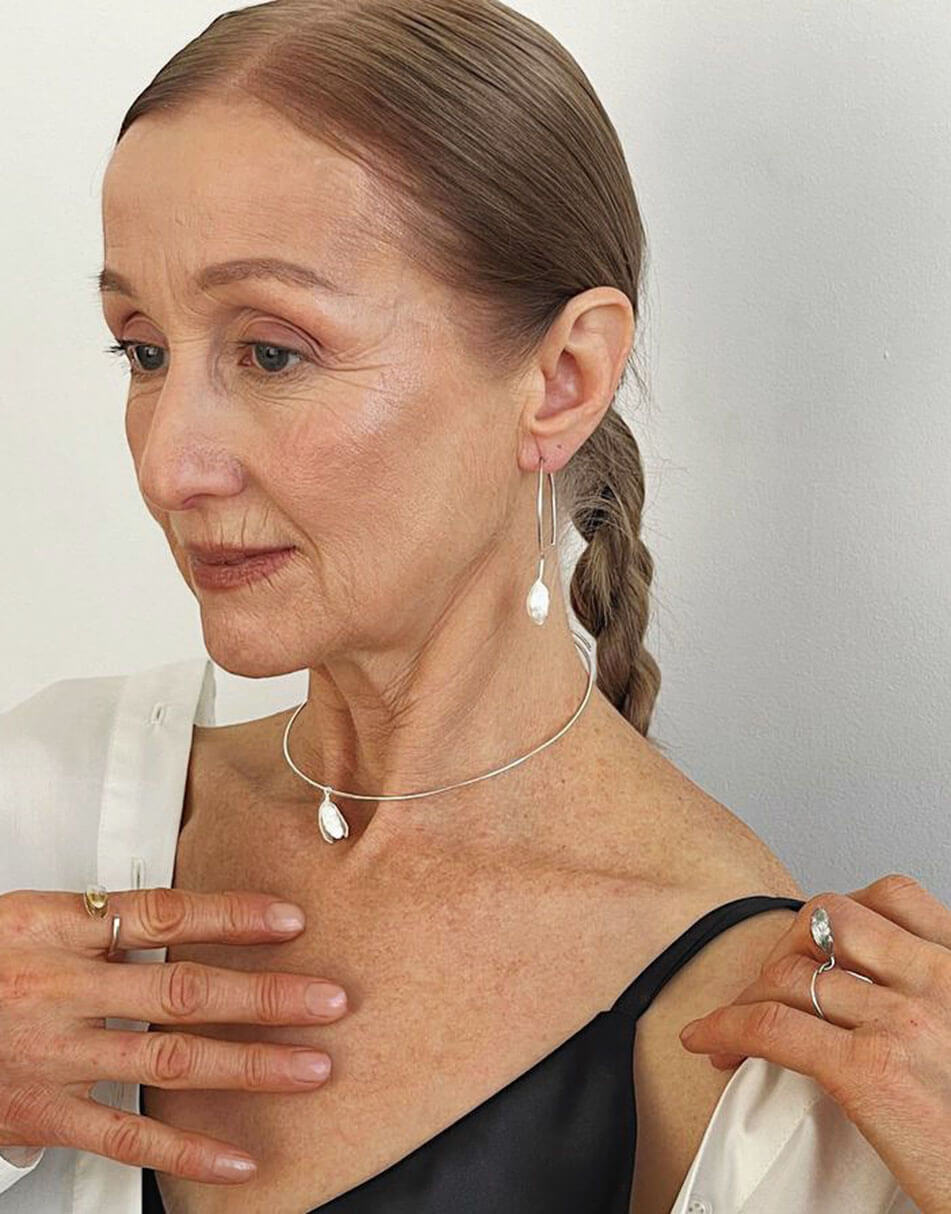 Processed with VSCO with 4 preset Срібні сережки-хупи Кардамон LOGVIN JEWELRY (LGV_kardamome_002) - фото 2