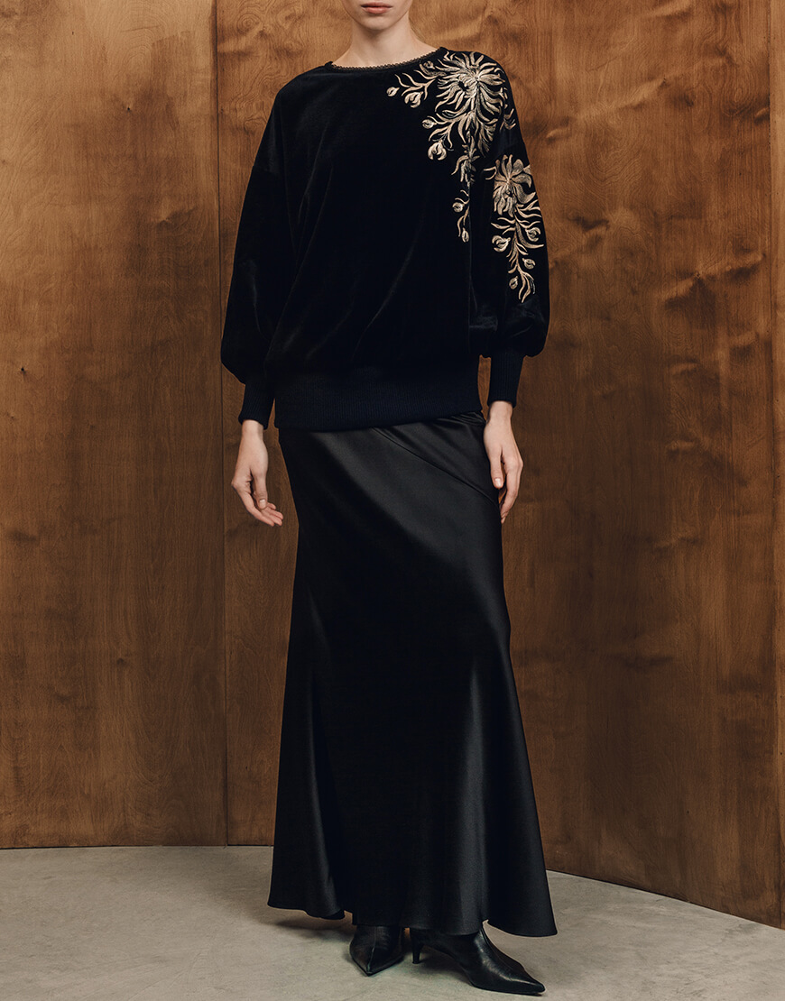 sweater3 Світшот з дизайнерською вишивкою Яворівський дивоцвіт, темно-синій оксамит GAPTUVALNYA (GPTV_GA_AA_1307) - фото 5