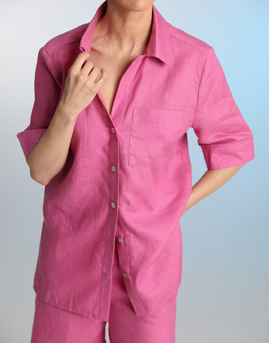 8S1A0805 Лляний костюм шорти та сорочка малинового кольору THE ESSENCE (ESSENCE_TE24-22) - фото 7