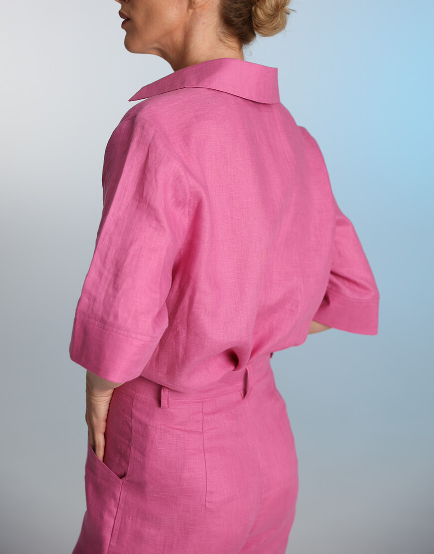 8S1A0870 Лляний костюм шорти та сорочка малинового кольору THE ESSENCE (ESSENCE_TE24-22) - фото 17