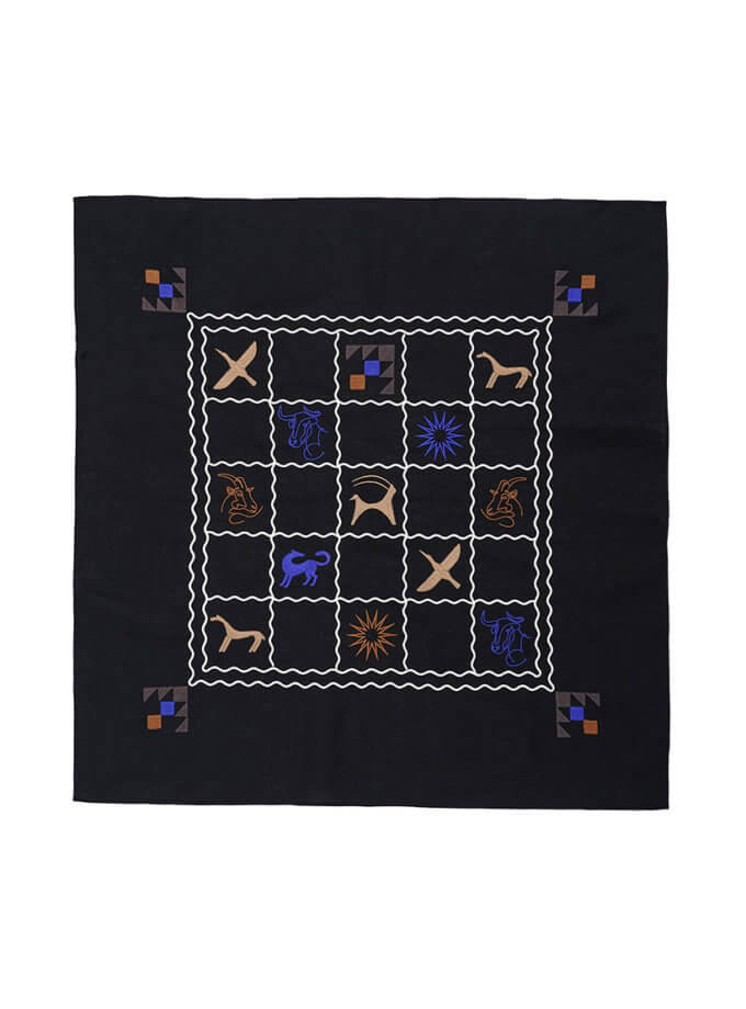 Лляна хустка з вишитим орнаментом диких тварин Звір ETNODIM (ETN_Beast)