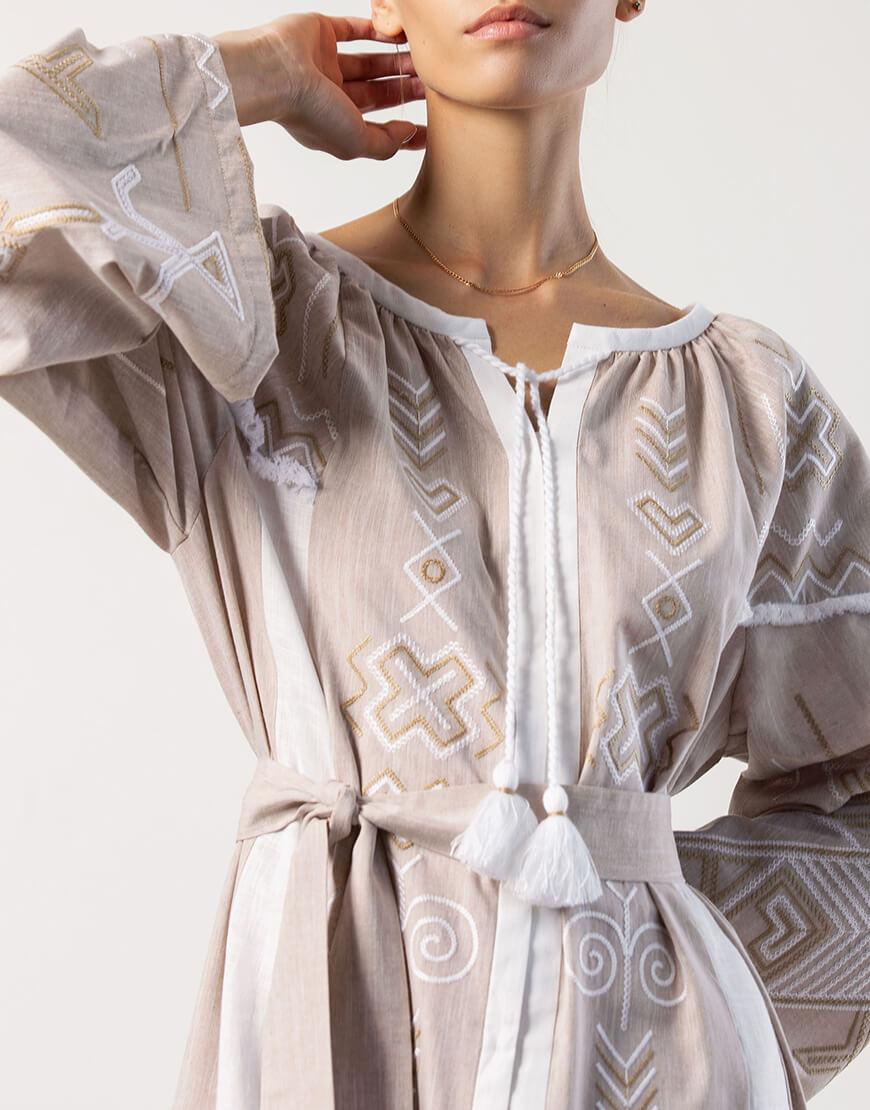 ezXpdxgIIAlPEls0llAi3V5nbbPM95XKJ9koN8Jf Вишита сукня ніжно бежевого кольору Zozulya ETNODIM (ETN_Zozulya) - фото 7