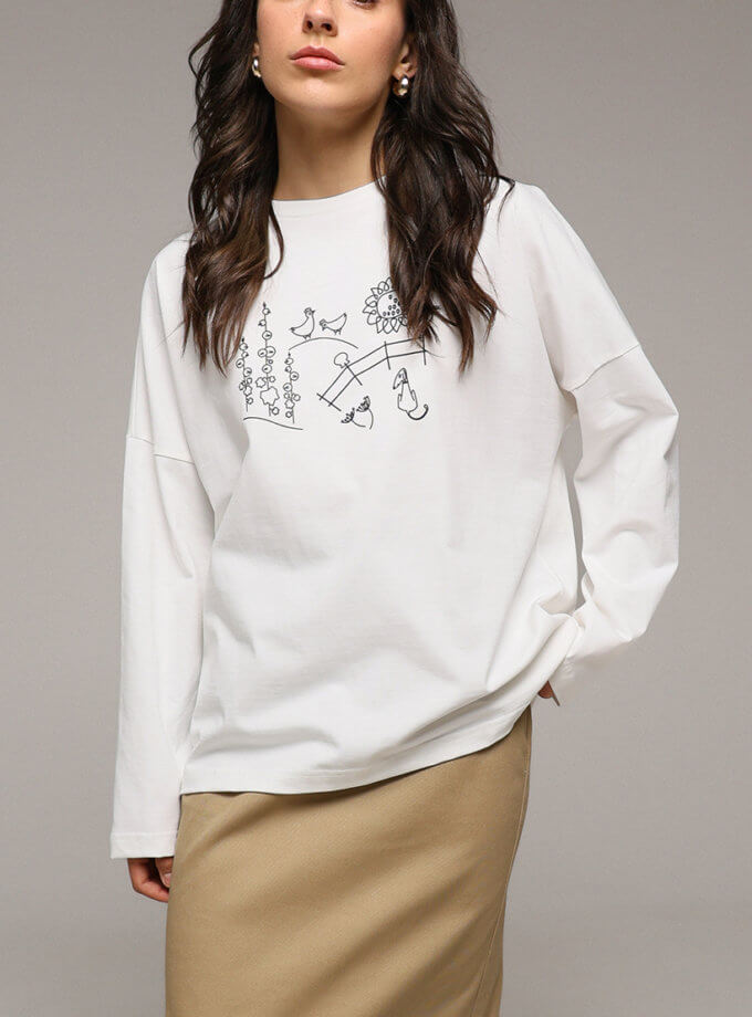 Білий лонгслів з принтом Українське подвір'я ANNA YAKOVENKO (AY_3860)