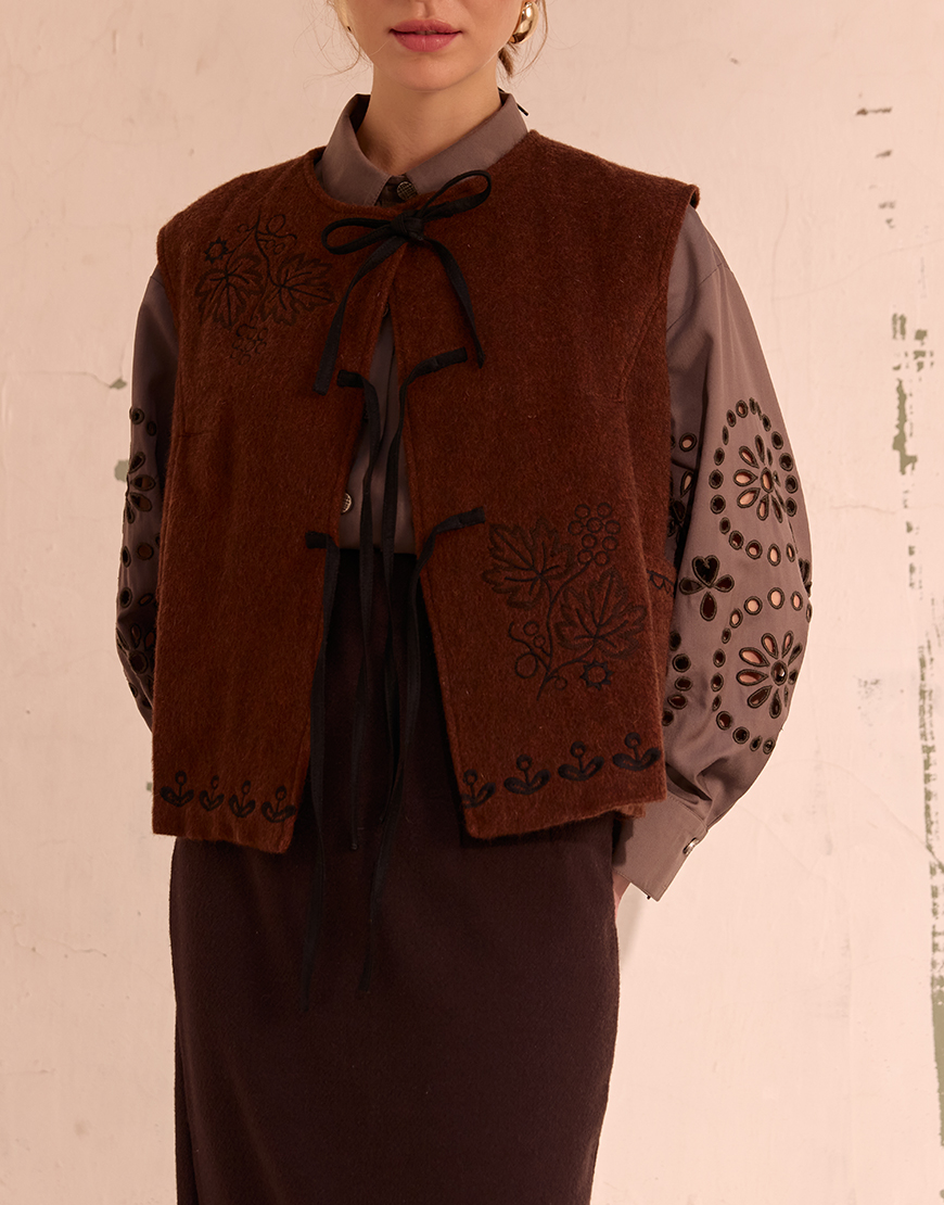 12nov0579 Жилет з вишивкою Аріадна EMBROIDERED GEM (EMBR_2023_19)