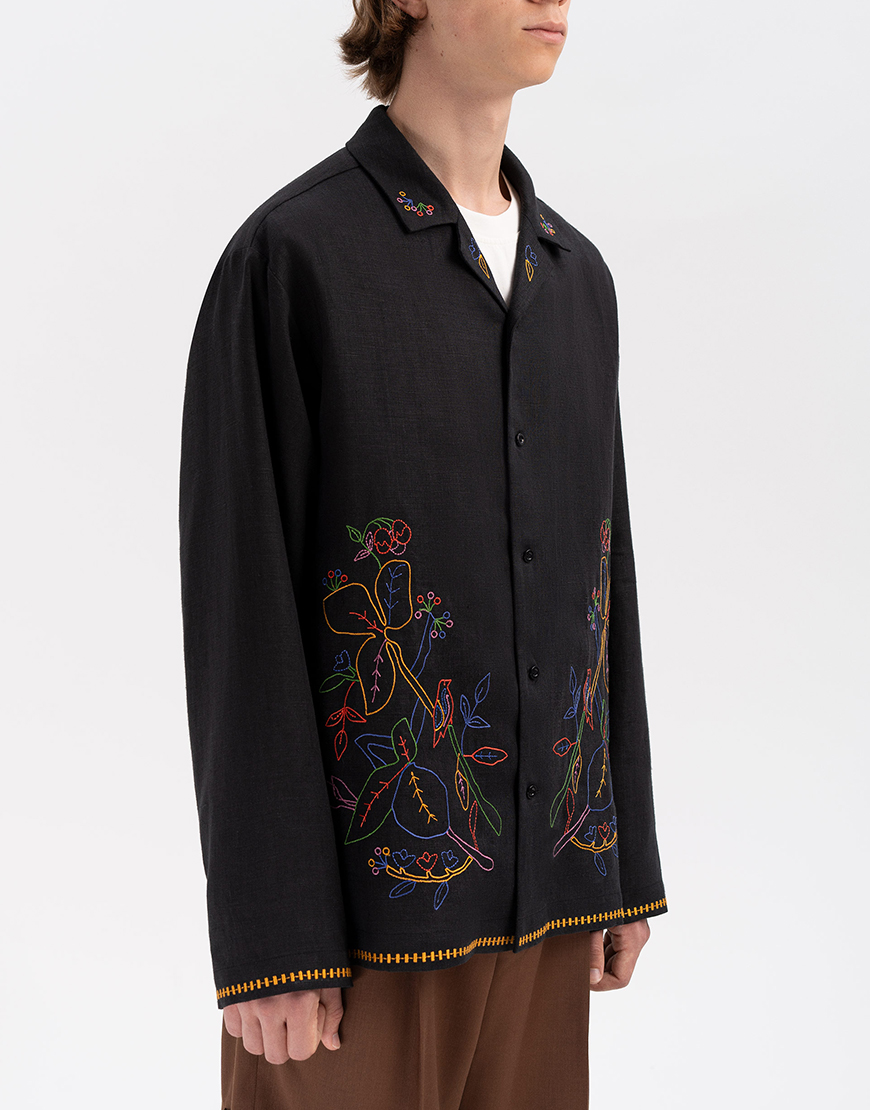 8bpGKtObNSv8DWc4RGAHbV2tehll5NqZs1jUVb0G Темна сорочка з кольоровою вишивкою Глід ETNODIM (ETN_Glid_B) - фото 4