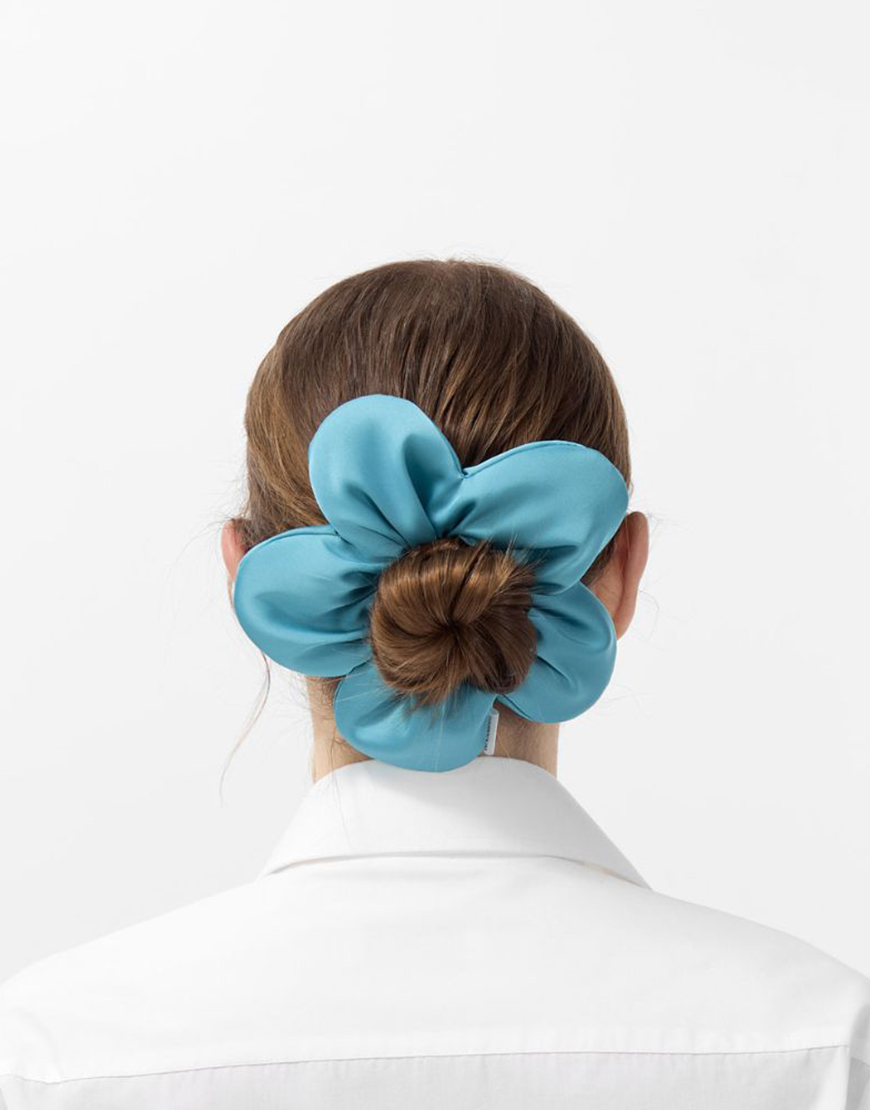 whocares_фото на сайт - 7 Резинка-аксесуар для волосся Flower блакитна WHOCARES (WC_000005758) - фото 2