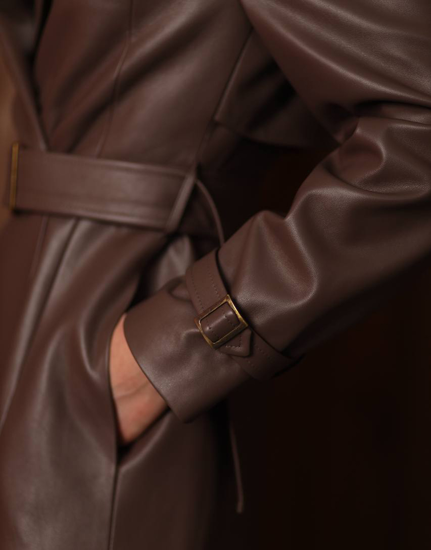 DBD934AB-6D03-4D22-89C7-DCA6286C5BAB Кроп тренч London коричневий BÚDZIKO (BDZ_LND-CT-CH) - фото 4