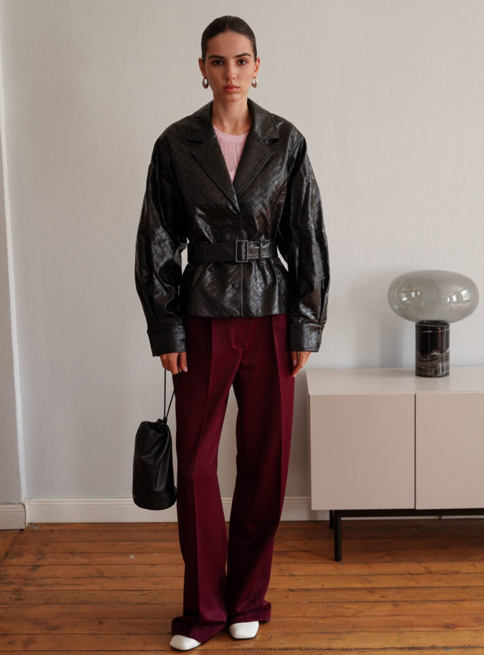 Куртка з фактурної еко-шкіри з поясом чорна THE LACE (TLA_00002834)