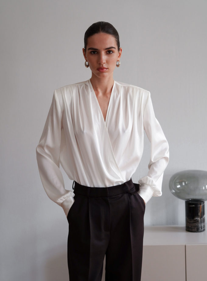 Блуза сатинова зі складами молочна THE LACE (TLA_00003370)