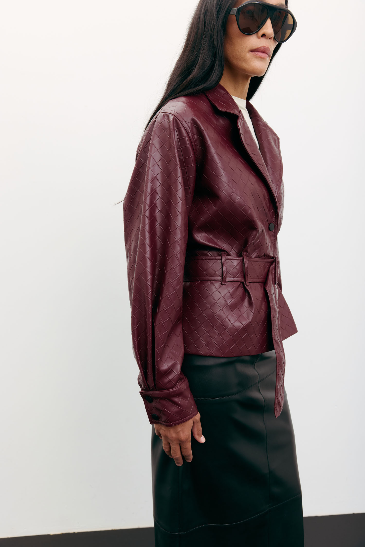 00003491-3 Куртка з фактурної еко-шкіри з поясом бордова THE LACE (TLA_00003491) - фото 3