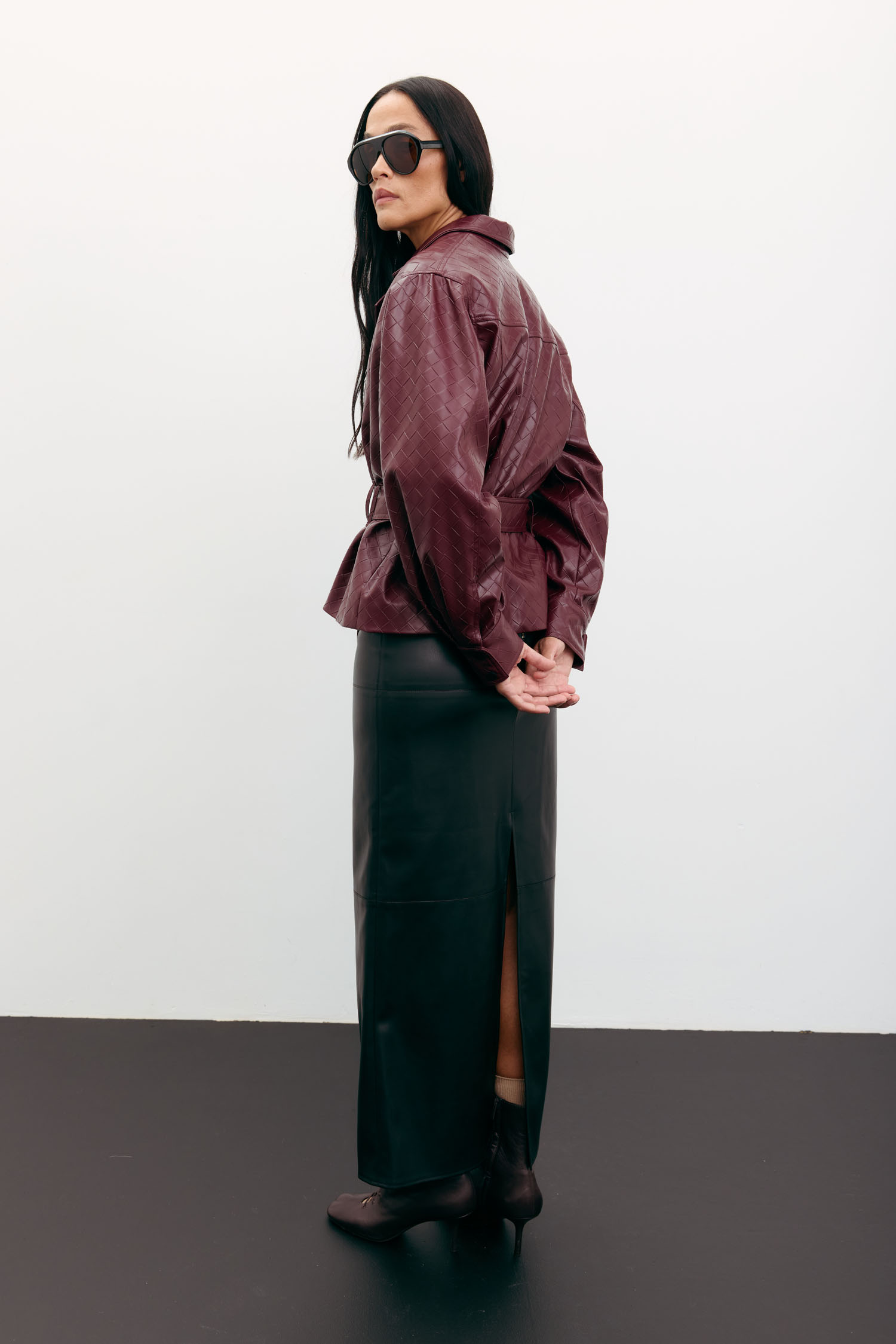 00003491-6 Куртка з фактурної еко-шкіри з поясом бордова THE LACE (TLA_00003491) - фото 6