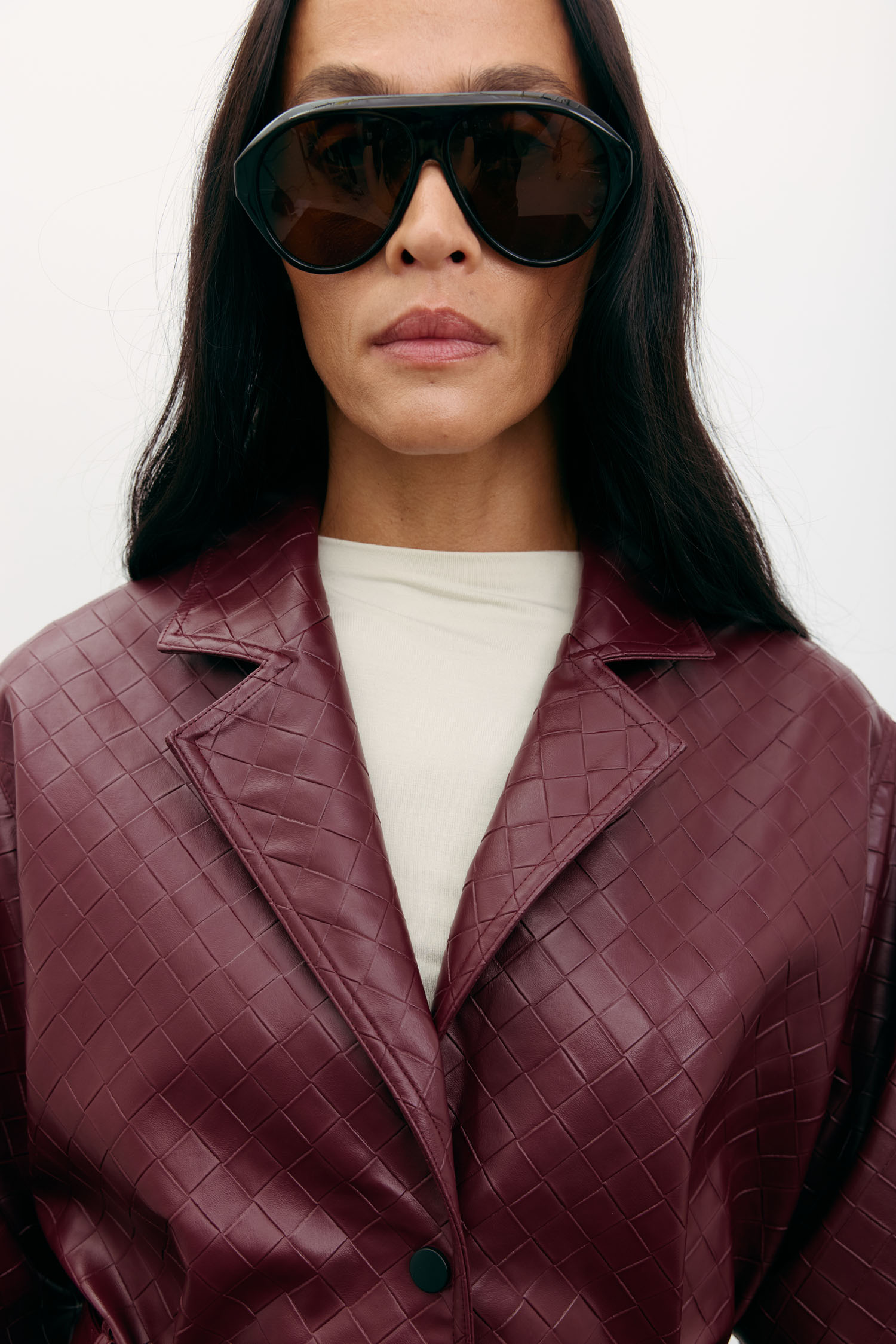 00003491-7 Куртка з фактурної еко-шкіри з поясом бордова THE LACE (TLA_00003491) - фото 7