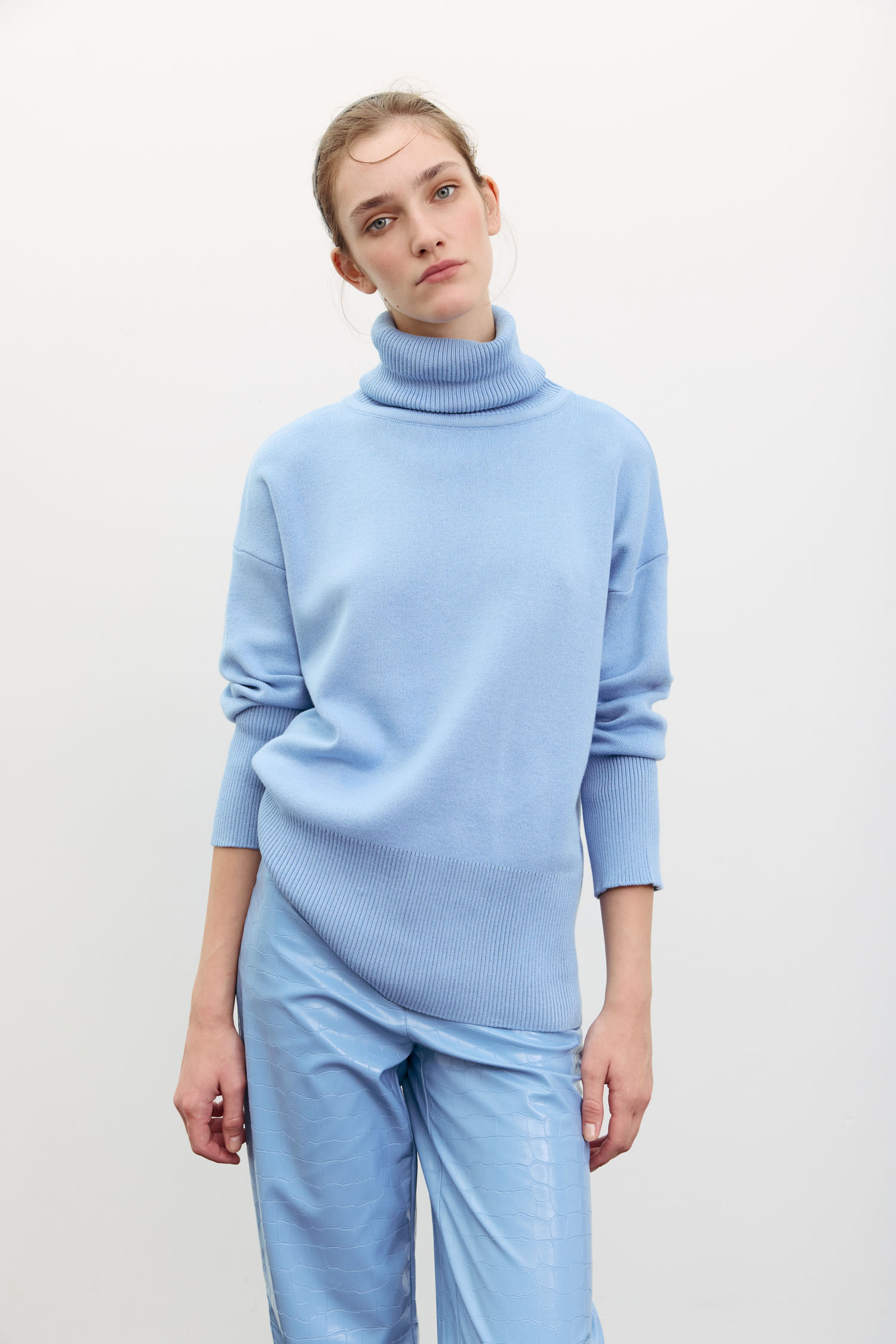 00003547-2 Трикотажний светр з об'ємною горловиною блакитний THE LACE (TLA_00003547) - фото 2