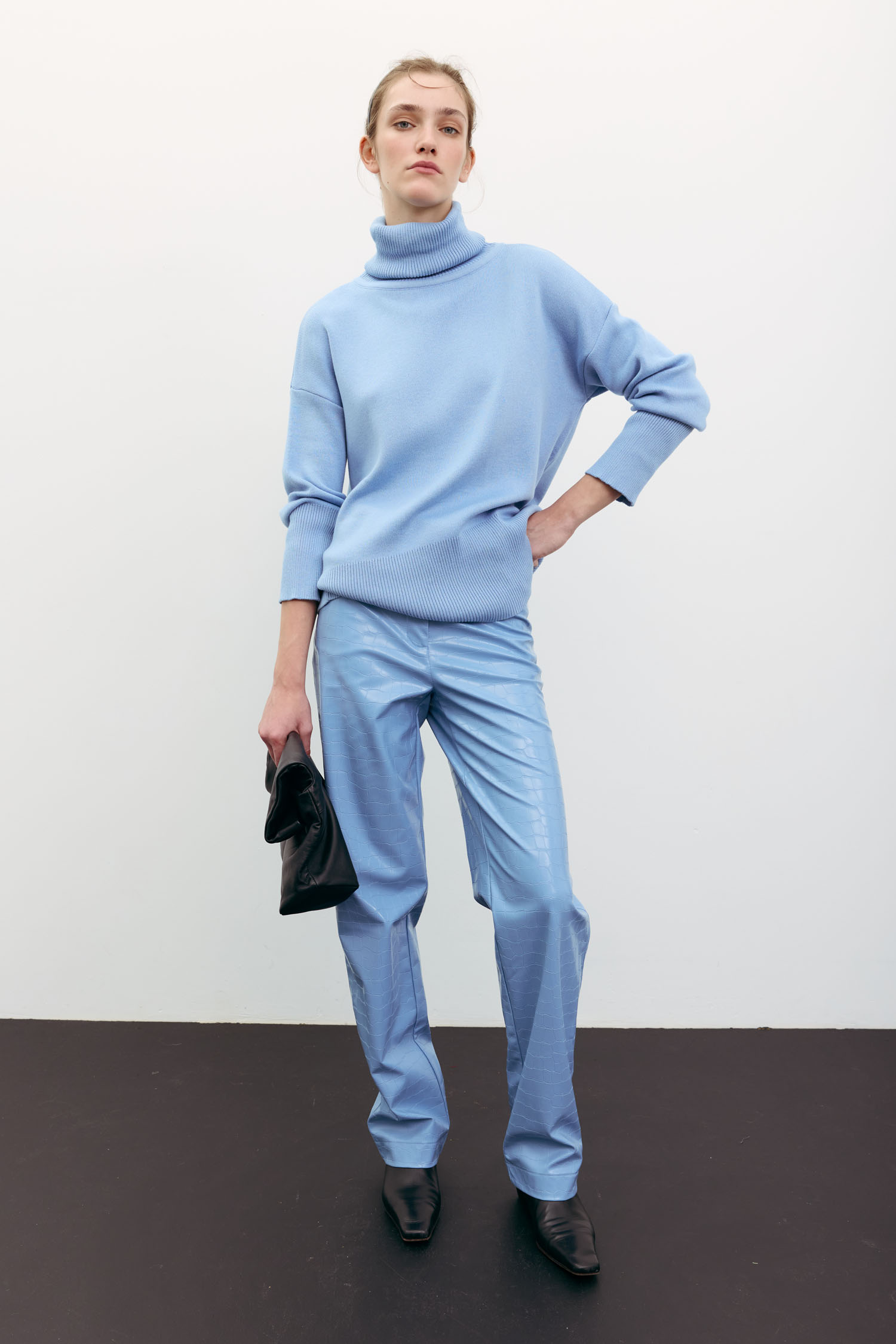 00003547-3 Трикотажний светр з об'ємною горловиною блакитний THE LACE (TLA_00003547) - фото 3