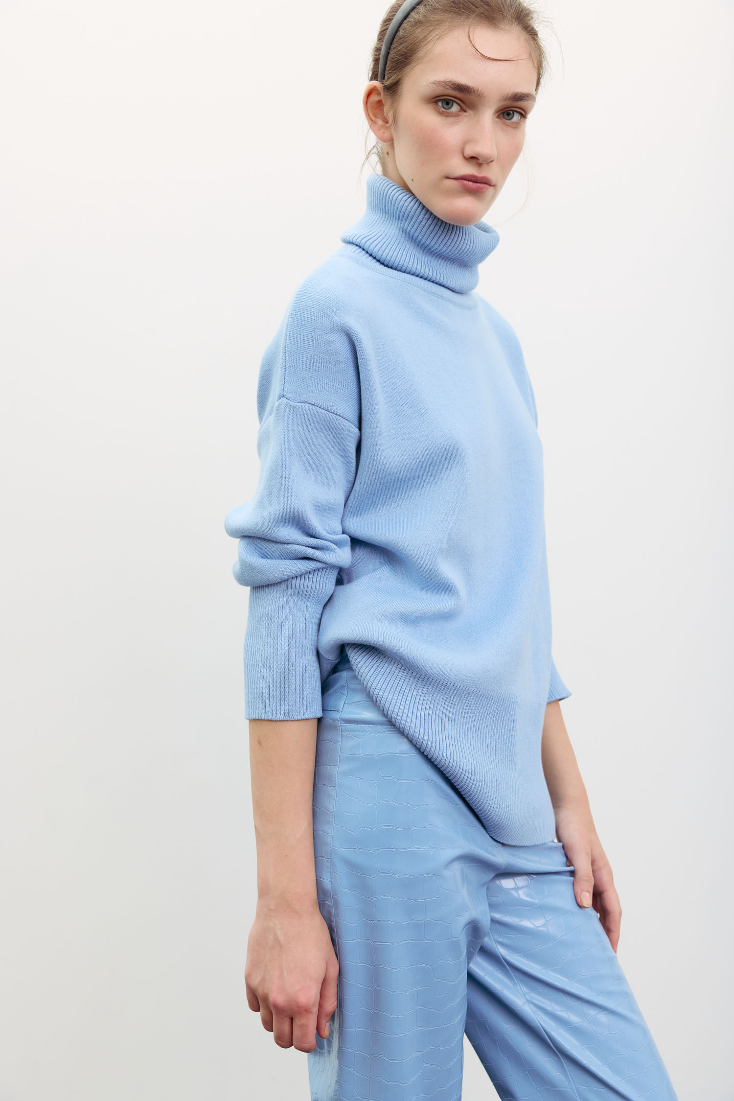 00003547-4 Трикотажний светр з об'ємною горловиною блакитний THE LACE (TLA_00003547) - фото 4