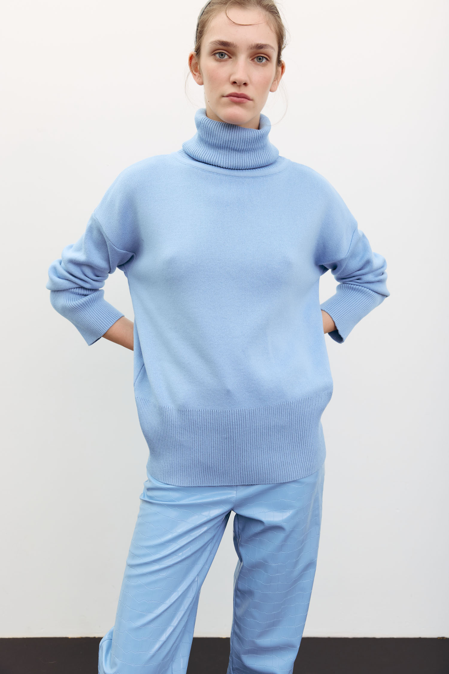 00003547-6 Трикотажний светр з об'ємною горловиною блакитний THE LACE (TLA_00003547) - фото 6