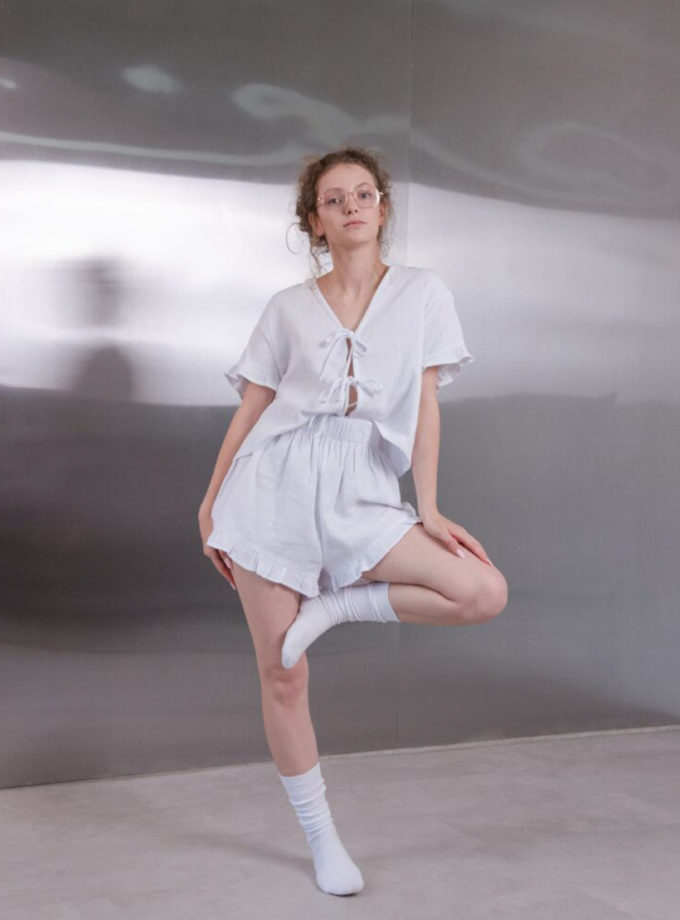 Муслінова піжама на зав'язках та рюшами білого кольору BEDCLOZZZES (BEDCLZ_15690-3-1-1-3-5-1-2-1-1-2-1-1)