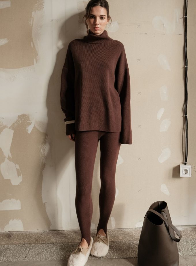Светр трикотажний прямого крою з горловиною шоколадний THE LACE (TLA_00003612)