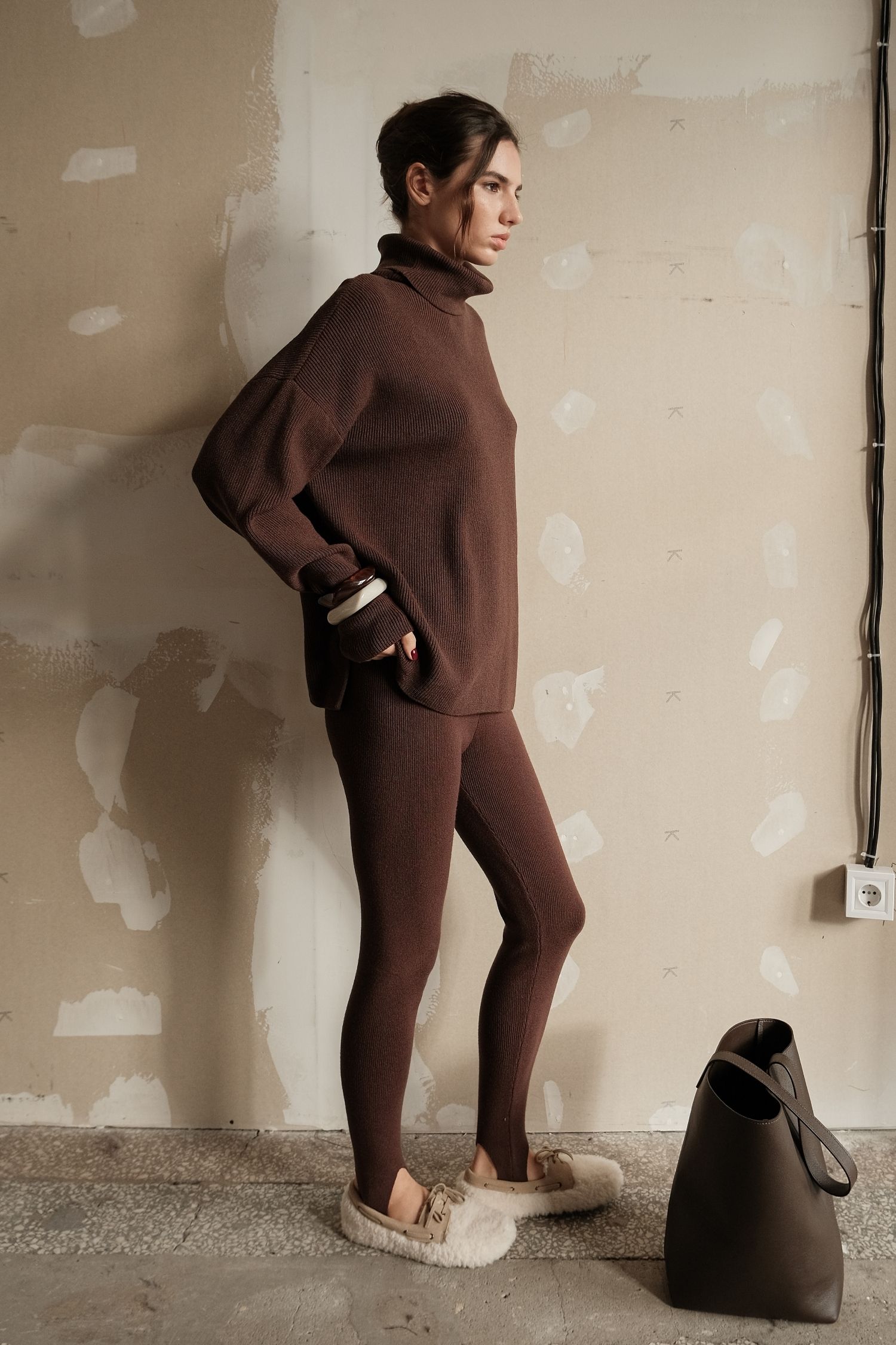 00003612-3 Светр трикотажний прямого крою з горловиною шоколадний THE LACE (TLA_00003612) - фото 3