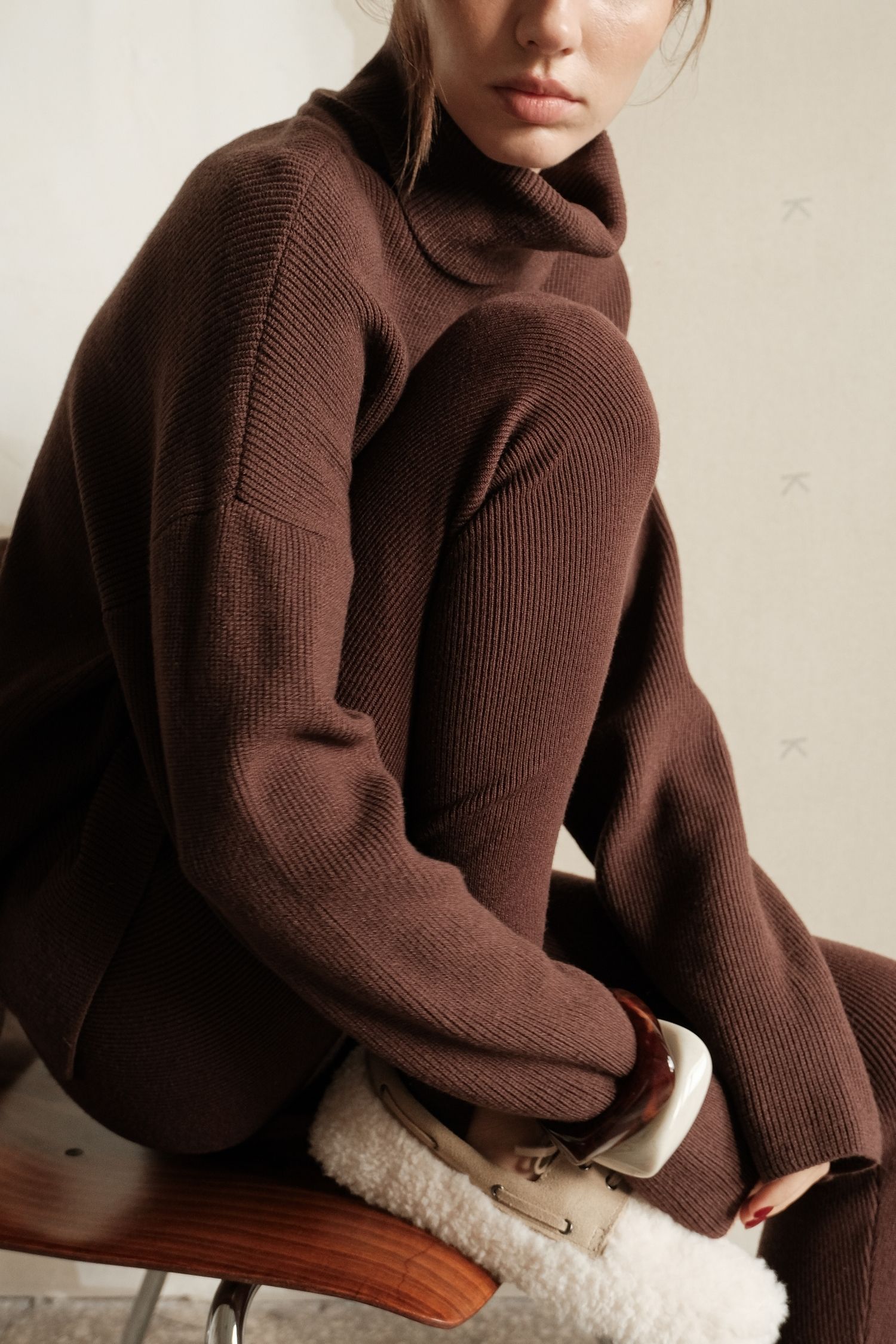00003612-5 Светр трикотажний прямого крою з горловиною шоколадний THE LACE (TLA_00003612) - фото 5