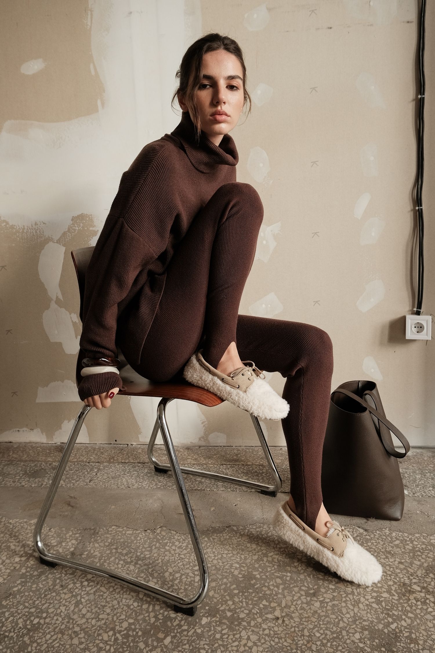 00003612-9 Светр трикотажний прямого крою з горловиною шоколадний THE LACE (TLA_00003612) - фото 9
