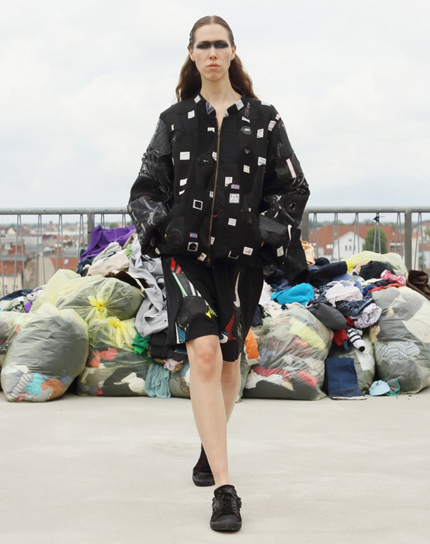 PLNGNS_SS25_Look18_SOCIAL_by_Boris Marberg_for_BFW Жилет з язичків кросівок PLNGNS (PLNGNS_VST-TNGUS-OG0015) - фото 3