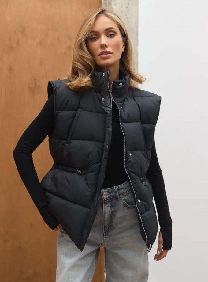 Жилет Утеплений з затяжками OW001 чорний TWICE (TWC_2439-9909-zhilet_bl)