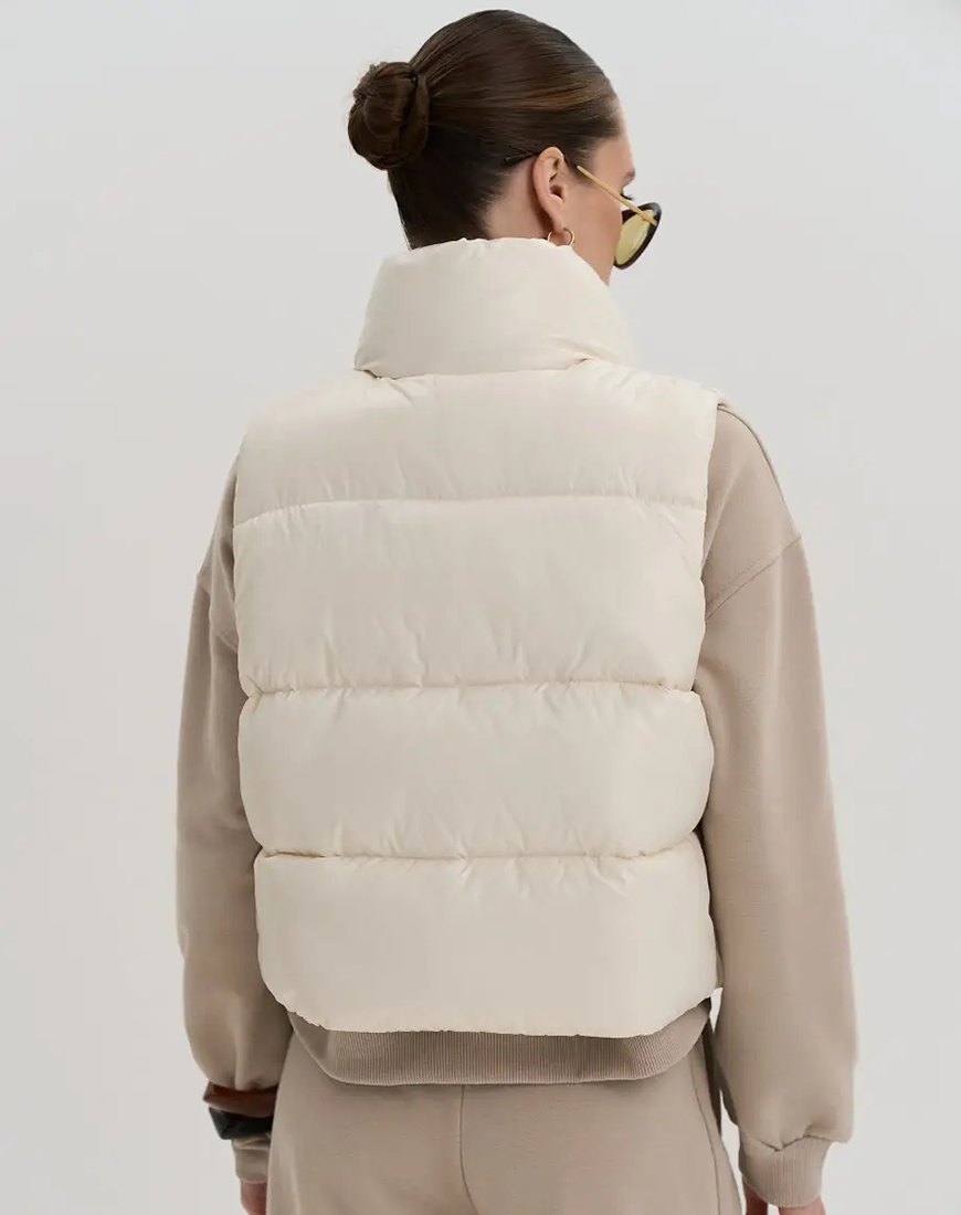 zhilet-vkorochenij-ow-36 (3) Жилет вкорочений OW 36 молочний TWICE (TWC_3351-105462-zhilet_mlk) - фото 2