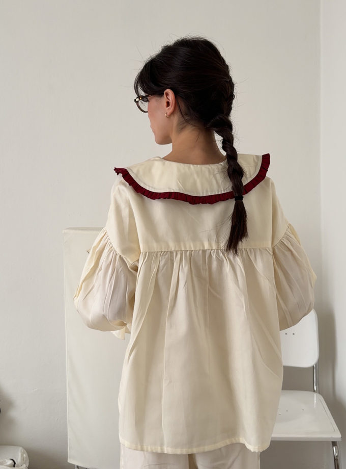 Сатинова піжама молочного кольору з бордовим коміром та рюшами BEDCLOZZZES (BEDCLZ_satynova-pizhama)