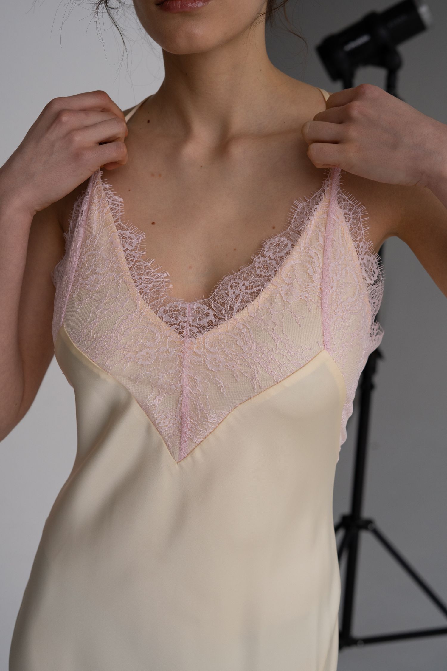 00003920-4 Сукня міді комбінація з мереживом лимонна THE LACE (TLA_00003920) - фото 4